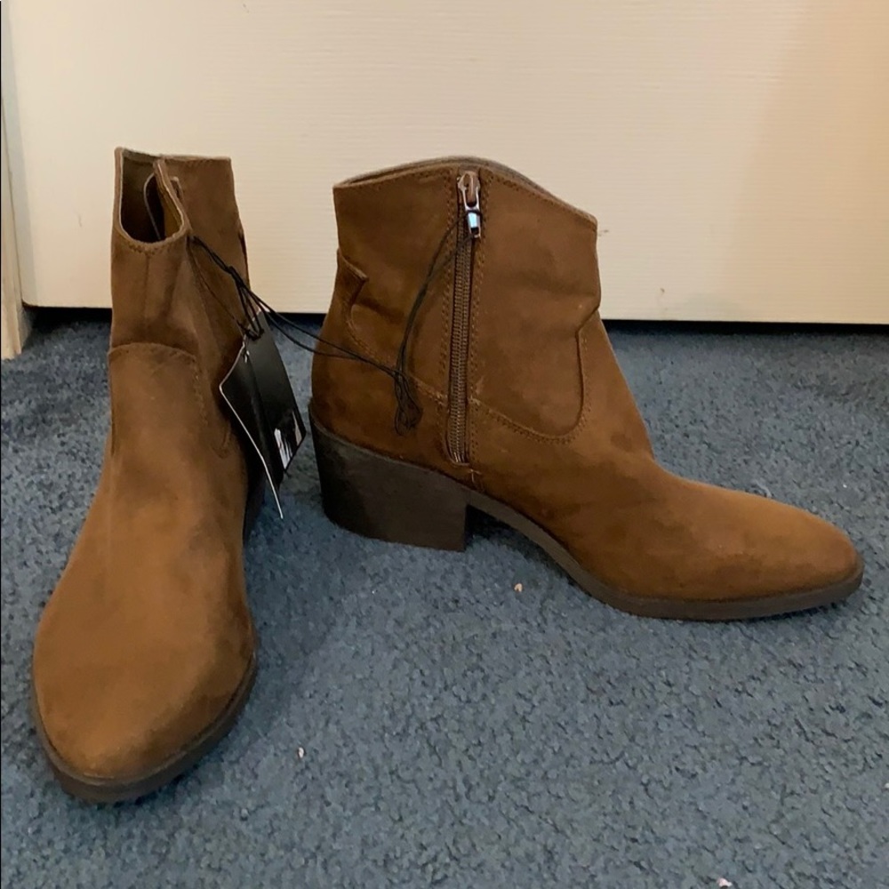 NEW BOOTIES - Picture 2 of 4